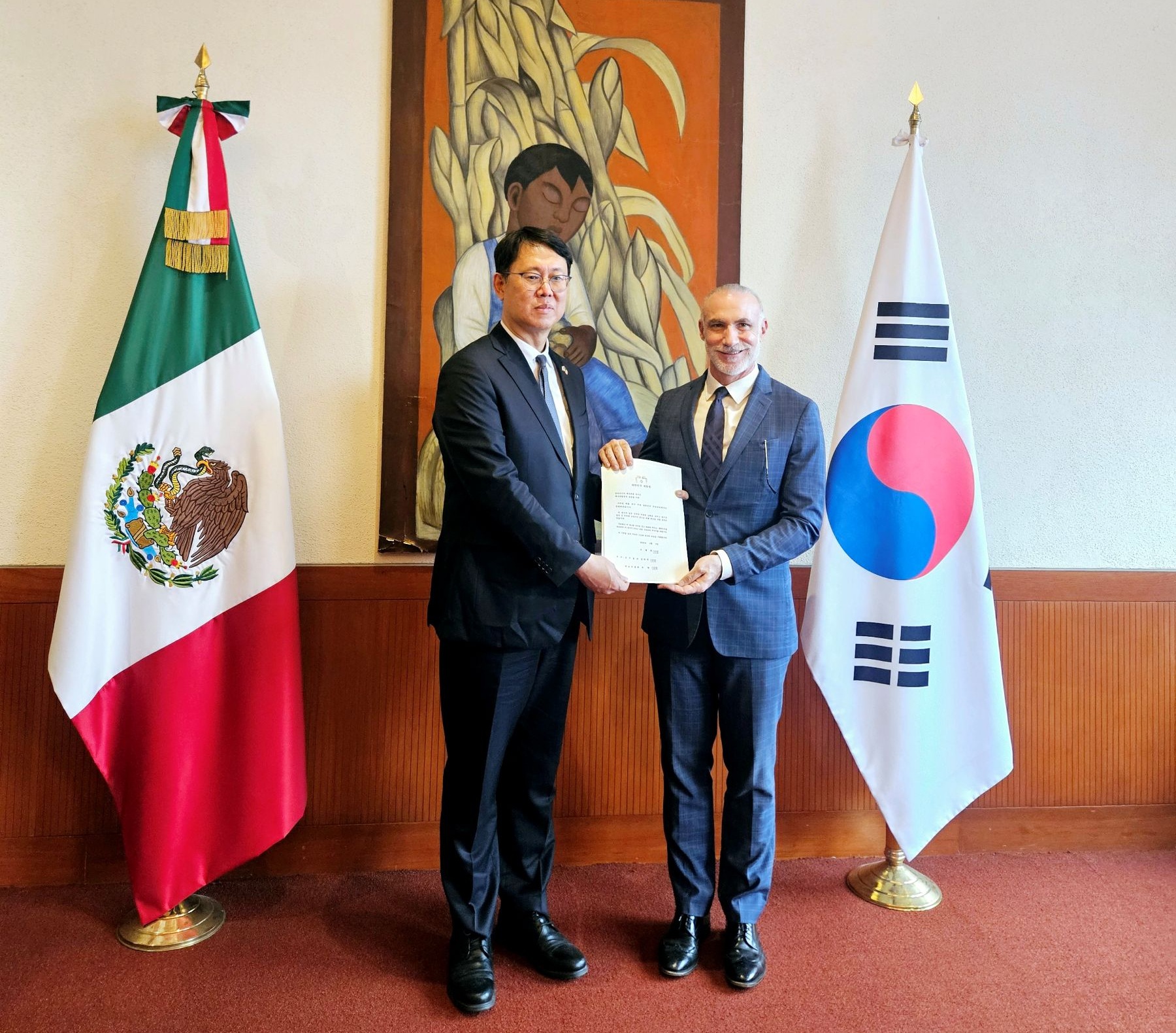 이주일 대사, 신임장 사본 제정(5.6)